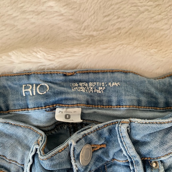 Distressed Light Wash Jeans - Picture 4 of 4